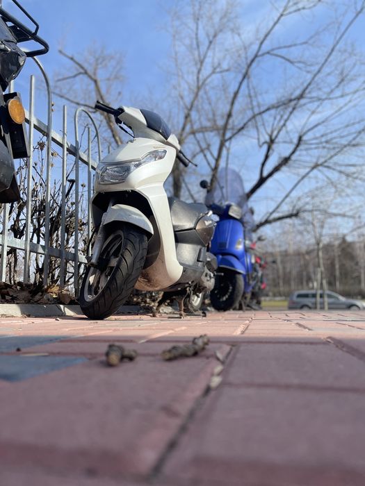 Inchiriez scuter stil vespa 25km/H fara permis