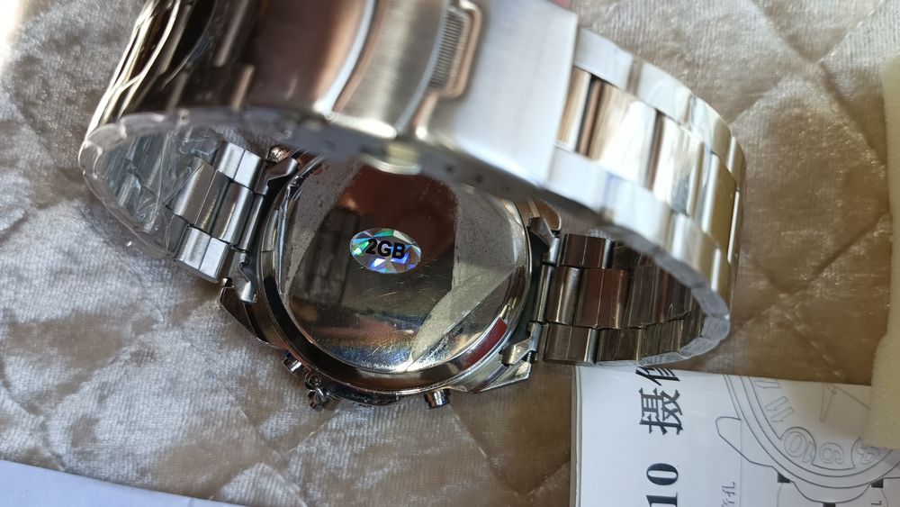 Часы наручные со встроенной видеокамерой. Новые