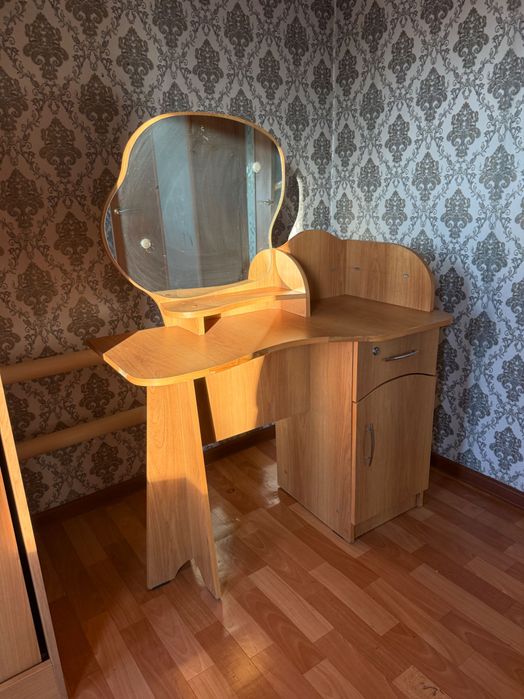 Продам спальный гарнитур