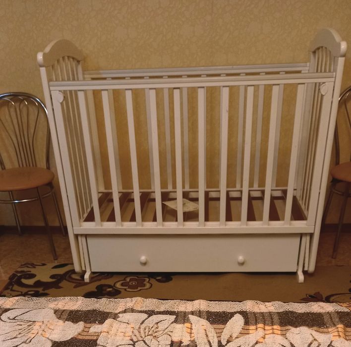 Продам детскую кровать, дерево