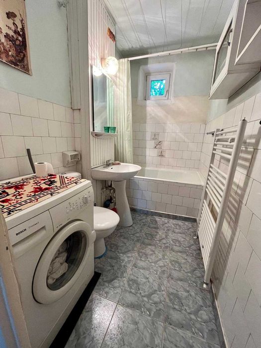 Apartament cu 3 camere si balcon etajul 1 decomandat