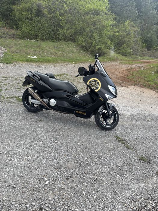 Здравйте продавам Yamaha t max.