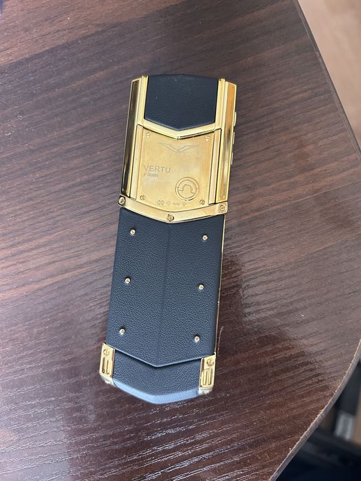 продам Vertu signature