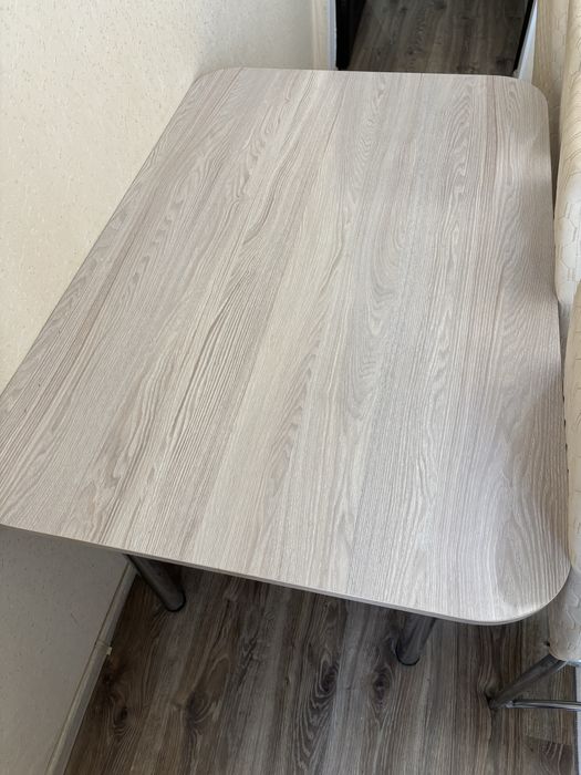 Кухонный стол со стульями