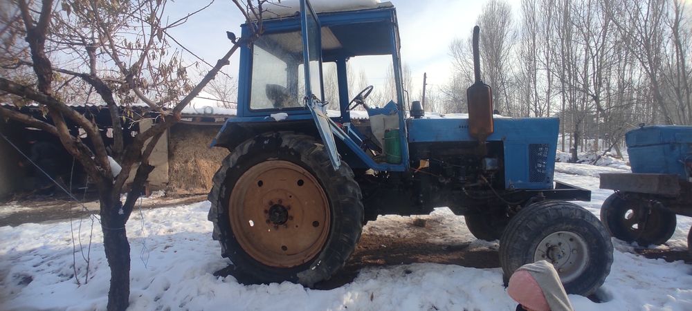 MTZ80 traktor sotiladi
