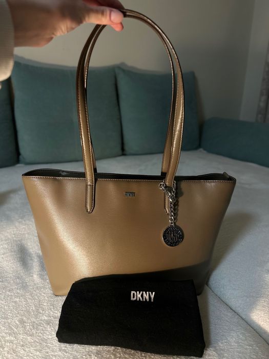 Кожена чанта DKNY