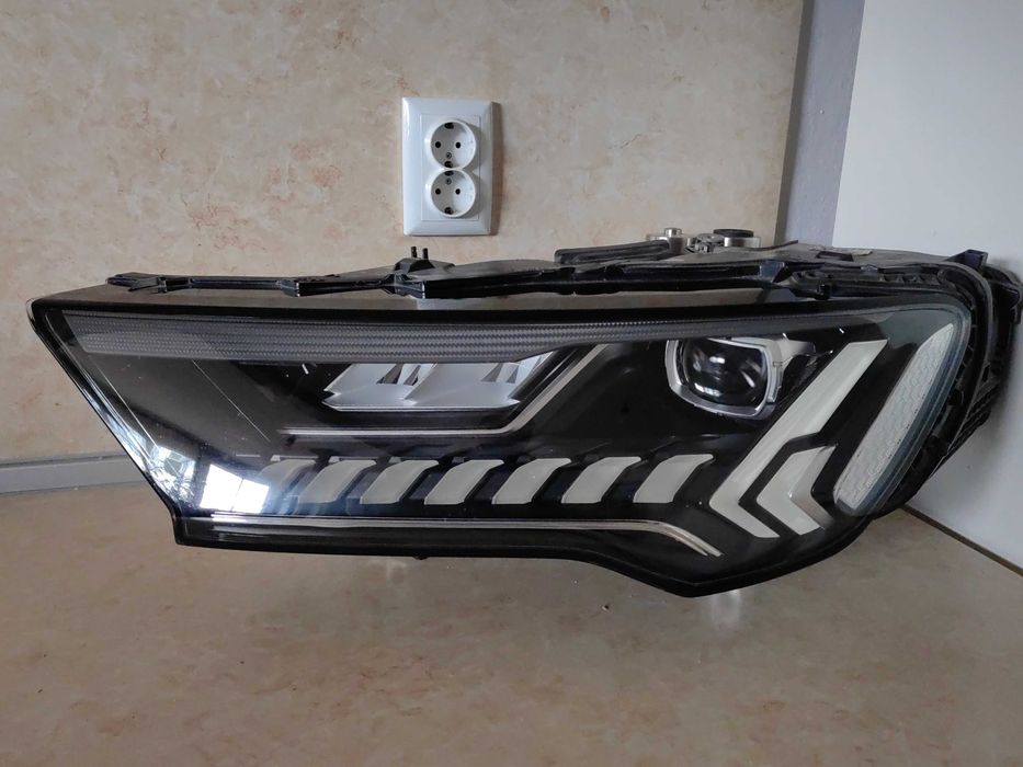 Фар Audi Q7/SQ7 LED ляв 2019-24/ Фар Ауди Кю7 Оригинален