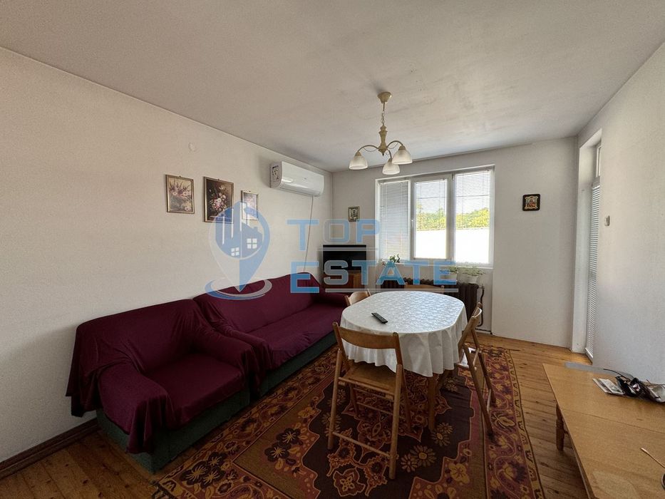 Етаж от къща с гараж в с. Поповци, област Габрово.