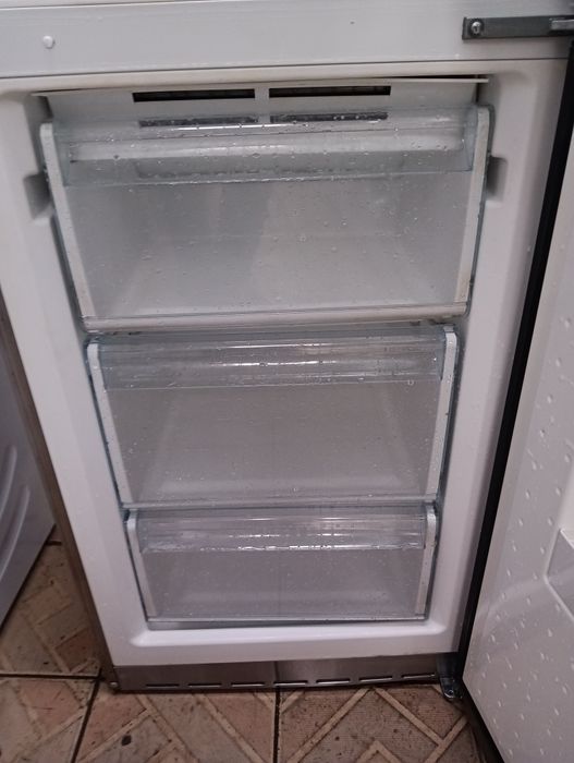 Иноксов комбиниран хладилник с фризер Бош Bosch No Frost с 2 години  ГАРАНЦИЯ!