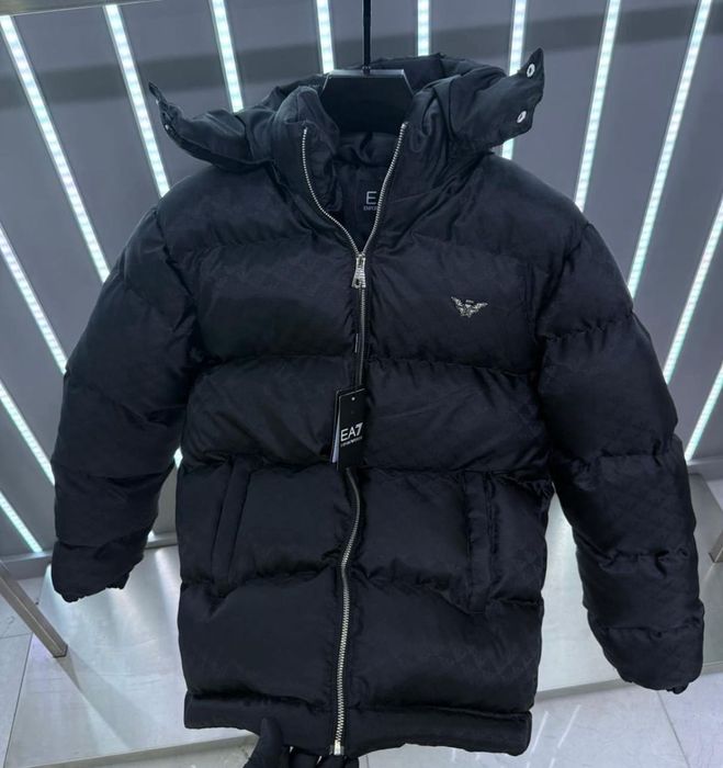 Oferta!! Geaca bărbați impermeabila Armani, calitate top,am mai multe