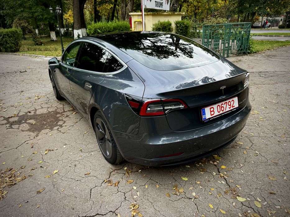 TESLA Model 3 0 — imagine 4