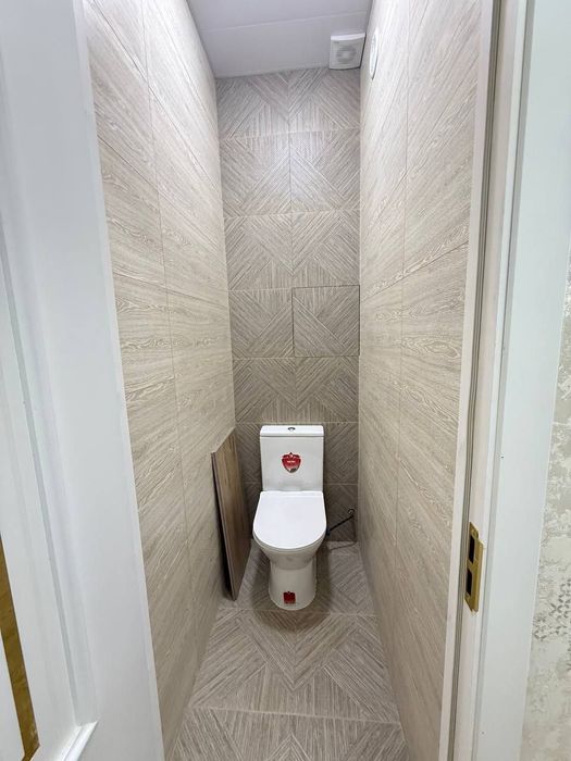 Юнусабад 11 квартал. Продается квартира  2/4/4