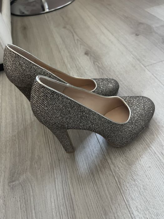 Обувки златни 37номер