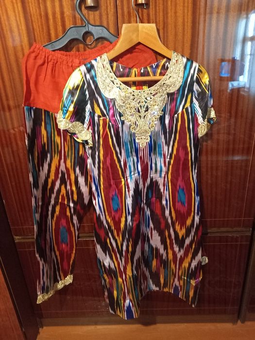 Atlas kuylak eng qadimgi tarzda tikilgan