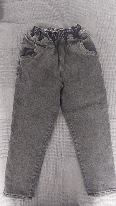 Pantaloni blug fetita izolati