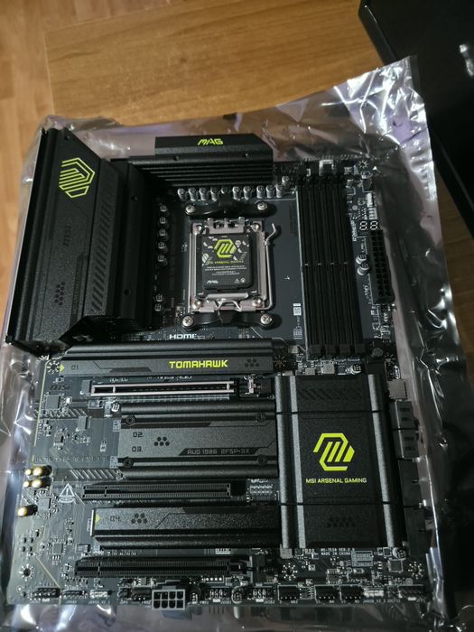 Placă de bază MSI MAG X870E TOMAHAWK WIFI –  Socket AM5