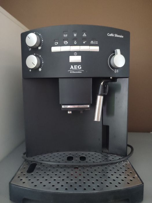 Vând aparat de cafea AEG Caffè Silenzio