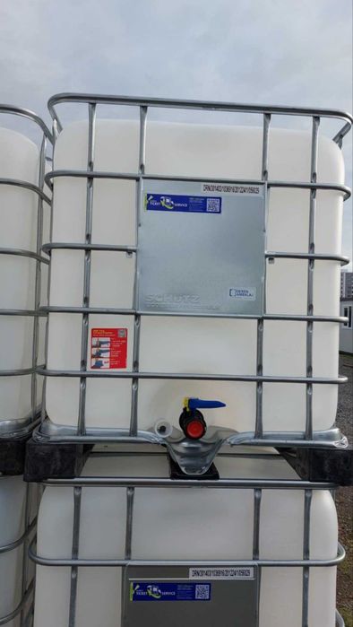 Резервоар със решетка 1Тон със желязно пале пластмасови решетки