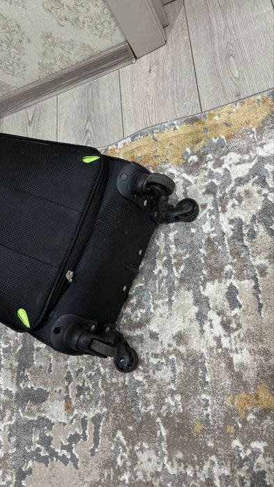 Продам чемодан размер ручная кладь