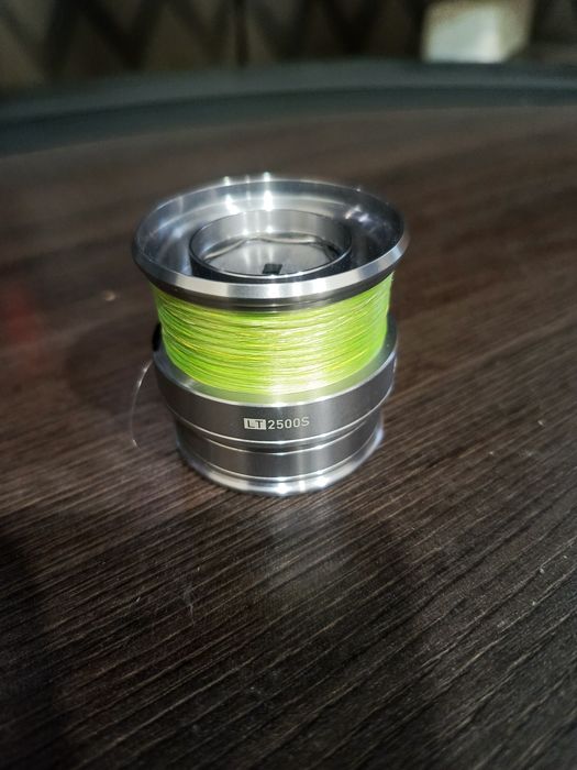 Катушка Daiwa шпуля 2500.