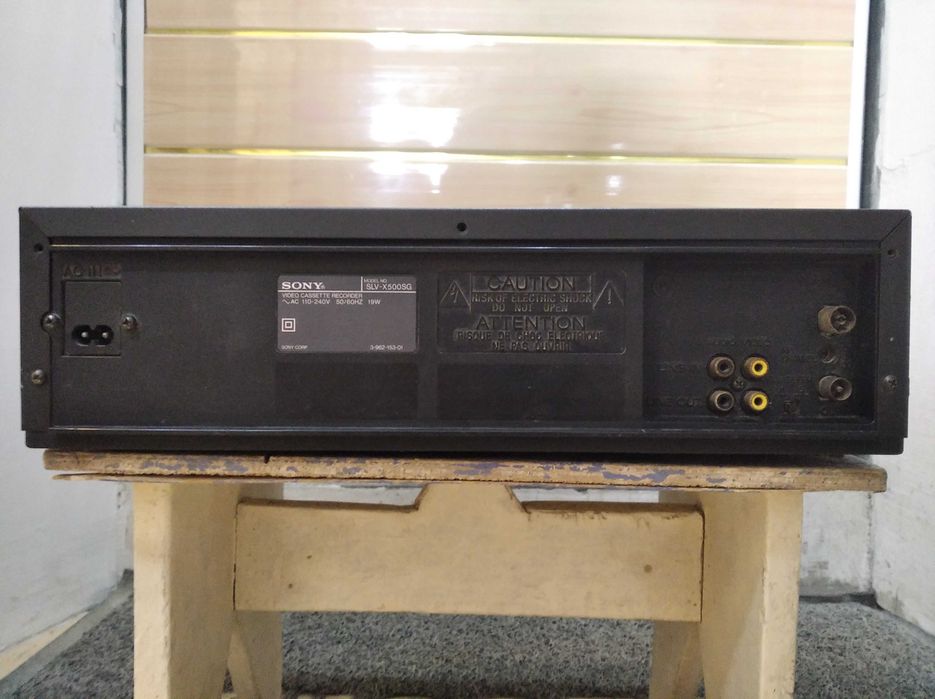 Видеомагнитофон Sony (Ishlamaydi). Не работает.