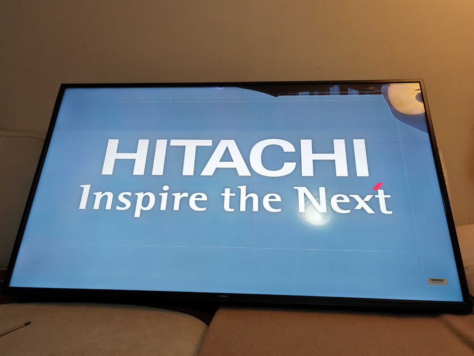 Продавам 55" Smart телевизор Hitachi 55hak5350 (дефектен дисплей)