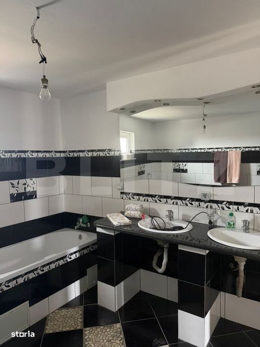 Casa 4 camere, 83 mp, 1000 mp teren, zona Dumbraveni