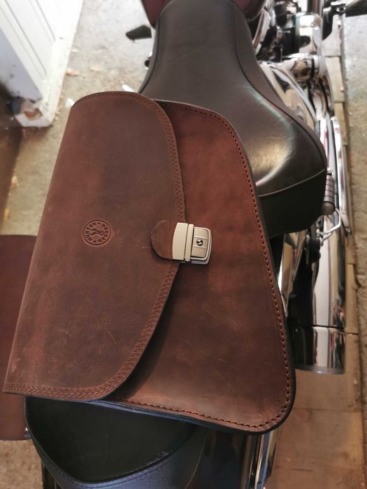 Кожена дисага чанта за мотоциклет