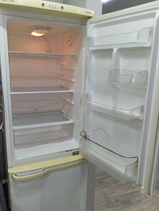 Холодильник Samsung