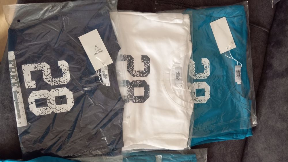 Продаю футболки новые