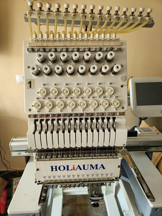 Masina de brodat profesionala