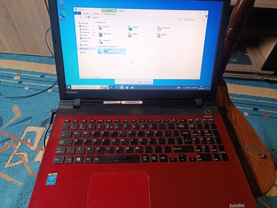 Laptop Toshiba cu incarcator