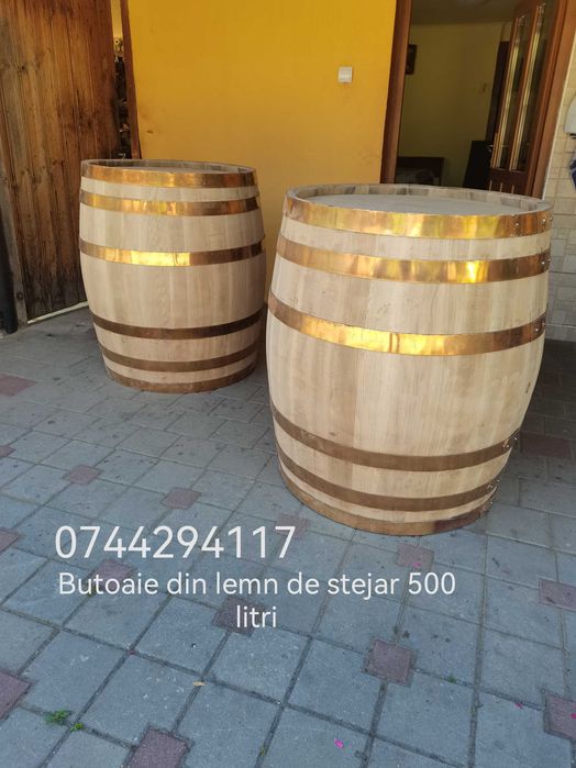 Butoaie din lemn noi pentru vin