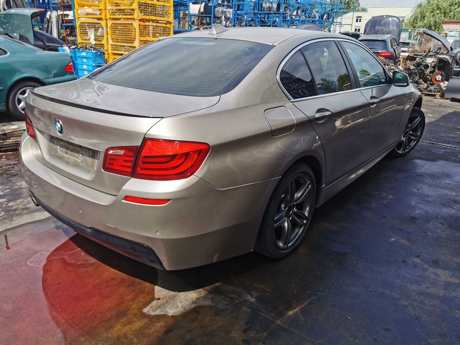 Dezmembrez bmw 530 f10/interior maro/m-pachet/jante M/far bixenon/
