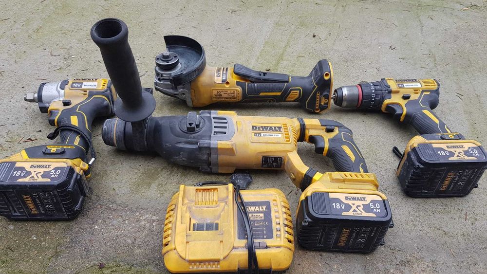 vand set Dewalt 18v cu baterii 5ah