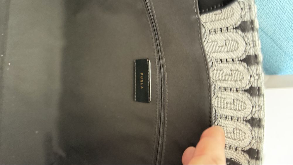 FURLA Opportunity в 5 цвята.Нови,100% оригинал, със сериен номер етикети противопрахова торбичка , подаръчен плик FURLA.Всичко ит до