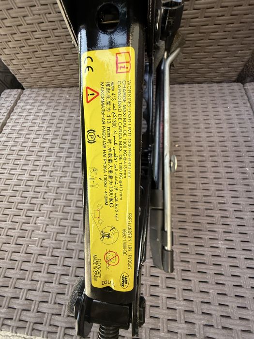 Kit pana Cheie roti si Cric pentru SUV Land Rover Discovery Evoque