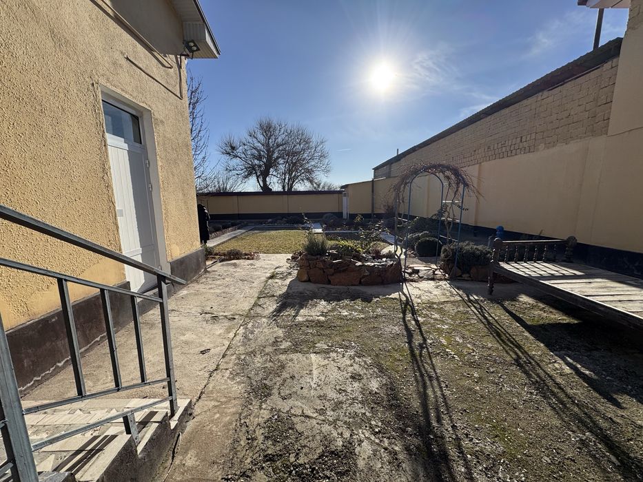 Намунали уй 6+6 сот. за кругом Рохат и Гольф клубом