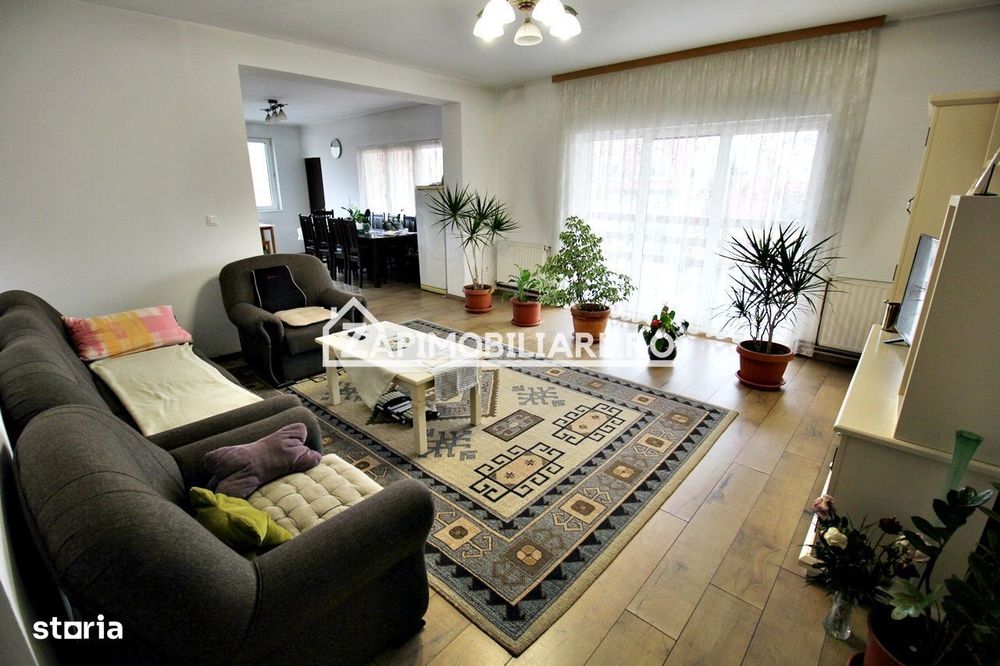 Casa 4 camere+spatiu comercial 420mp.6 bai,720mp teren