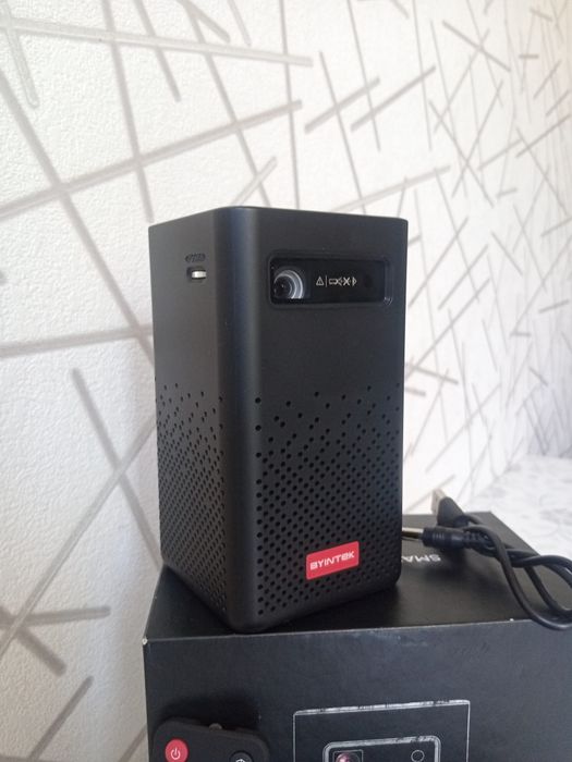 Проектор BYINTEK. Оригинальный