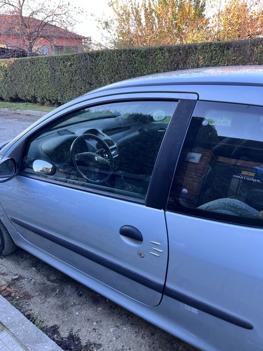 Пежо 206 xs запазено, обслужено , всичко платено