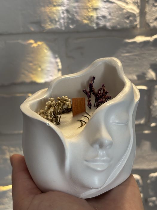 Свеча в кашпо из гипса.