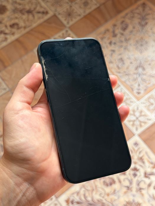 iPhone 13 в хорошем состояние