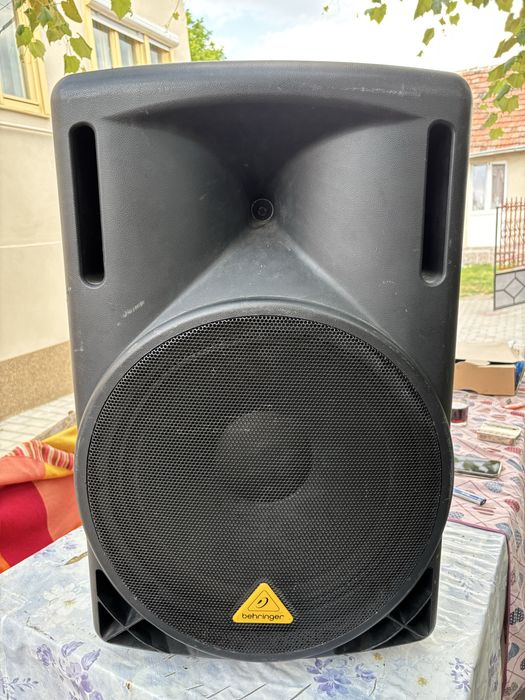 Vând două boxe Behringer
