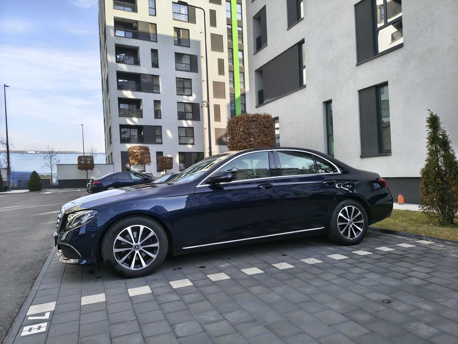 Mercedes-Benz E220d Exclusive / Avantgarde / Panoramic / Interior Bej