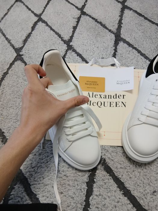 Vand Alexander McQueen