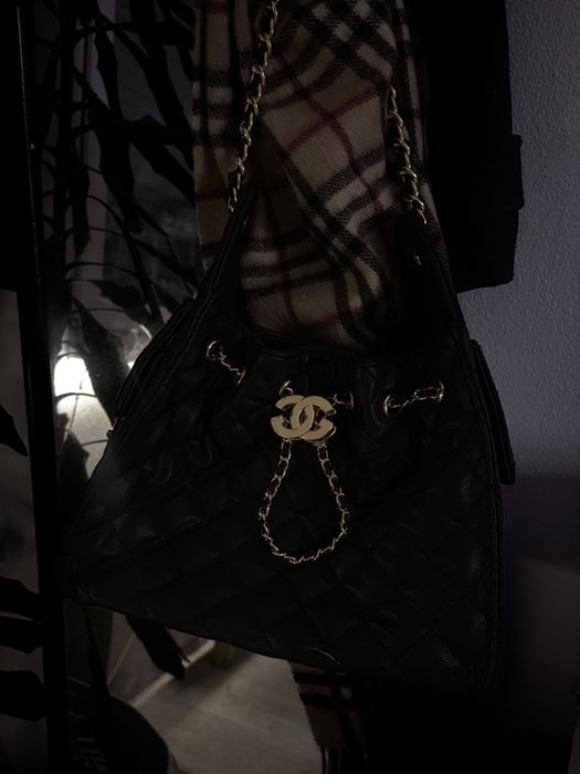 Продавам черна чанта chanel