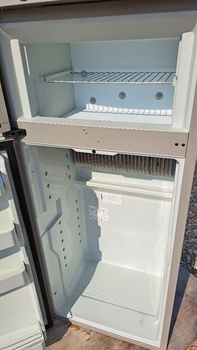 Продавам хладилник за каравана или кемпер.