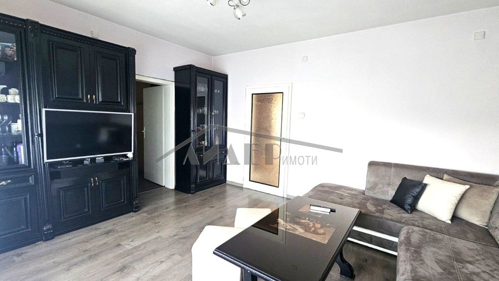 2-стаен панел - 65 кв.м. до Панаира