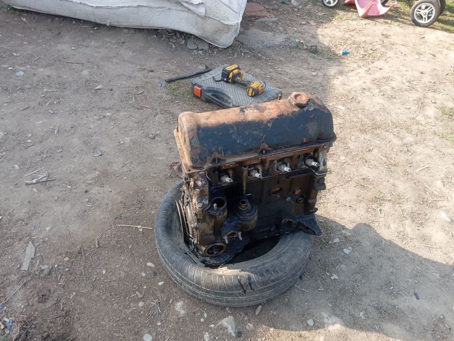 Двигатель мотор Жигули ваз 2103